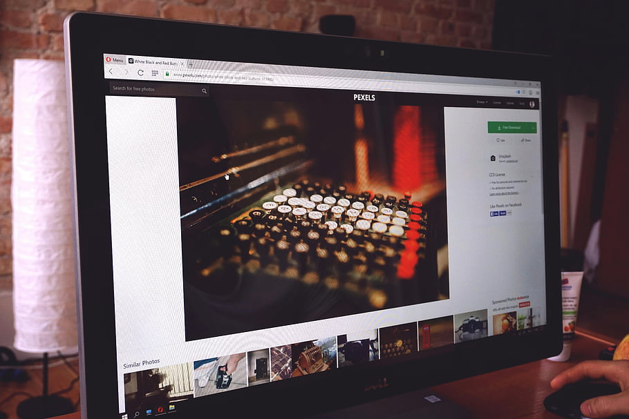 počítačový monitor, vinobraní psací stroj, moderní stůl, pracovní prostředí, počítačová klávesnice, detail, Zobrazit obrázek, nastavení stolu, Obrázek psacího stroje, obrazovka počítače, Vintage klávesnice