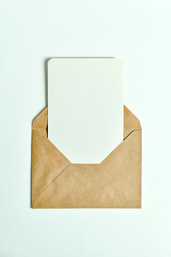 bruine envelop, Lege kaart, minimalistisch ontwerp, uitnodigingen, groeten, Papierinzet, simpel ontwerp, kaart en envelop, witte kaart, bruine papieren envelop, blanco wenskaart