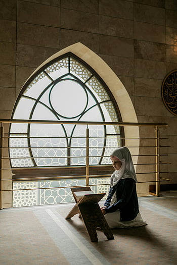 girl in white hijab, praying, mosque, traditional attire, Islamic culture, devotion, woman praying, mosque interior, religious practice, Islamic prayer, Quran reading