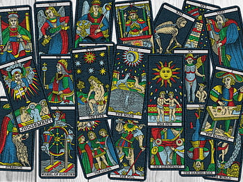 tarotové karty, detailní záběr, živá kolekce, věštectví, duchovní vedení, čtení tarotu, tarotová paluba, Mystické symboly, nástroje věštění, esoterické umění, Rozložení karty