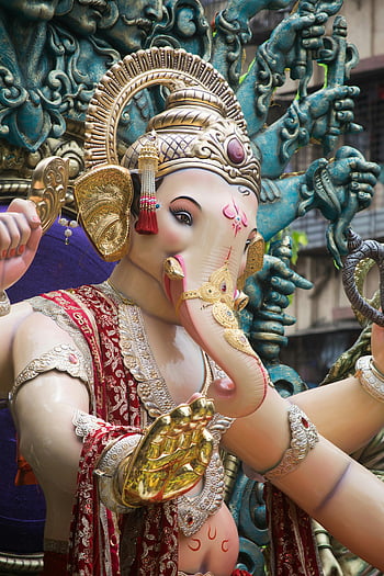 Chinchpoklicha Chintamani, Ganesh idol, Ganesh Chaturthi, Mumbai, India, vibrant, decorated, detailed image, festival, Hindu deity, elephant god