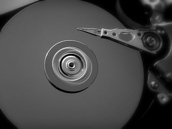 pevný disk, Mechanické komponenty, šedý kulatý kov, detail, Černý a bílý, zařízení, Diskový talíř, Hlava na čtení, vnitřních částí, počítačový hardware, datové úložiště