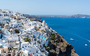 santorini, Grecia, Mar Egeo, giorno soleggiato, vista panoramica, case bianche, vista costiera, mediterraneo, scogliera, acqua blu, destinazione del viaggio