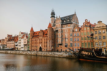 Old European city, river coast, historic buildings, Motława River, Gdańsk, Poland, scenic view, colorful buildings, city district, waterfront, architecture