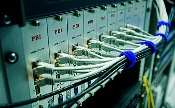 cables ethernet, conmutador de red, cerca de la foto, centro de datos, panel de red, cables conectados, PBI, DMM-1701M, mantenimiento de cable, Cuarto de servicio, infraestructura de red