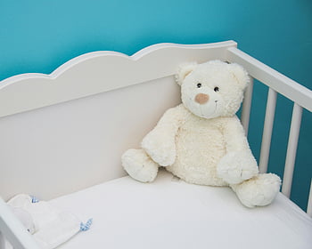 mainan mewah beruang putih, Teddy Bear yang lembut, Boks putih, Dinding biru yang semarak, Suasana pembibitan yang menghibur, Dekorasi Kamar Bayi, furnitur pembibitan, mainan mewah, Hadiah bayi, aksesoris pembibitan, boneka beruang putih