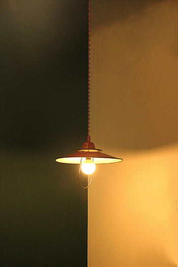 vinobraní lampa, teplé světlo, dvoubarevná stěna, osamělá lampa, osvětlení místnosti, závěsná lampa, vnitřní osvětlení, retro osvětlení, kontrast stěny, okolního světla, dekorativní lampa