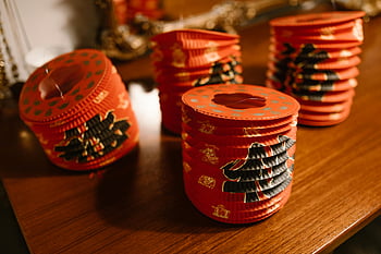 red paper lanterns, Chinese paper lanterns, festive decorations, wooden surface, brightly colored, close-up, traditional lanterns, cultural decorations, red lanterns, Chinese lanterns, decorative lanterns
