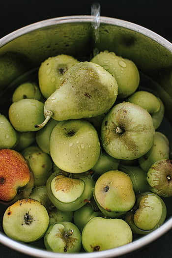 zelená jablka, hrušky, povodí, čerstvé ovoce, vodní mísa, přirozená svěžest, detail, zelené hrušky, ovocná boule, kapky vody, čerstvé produkty