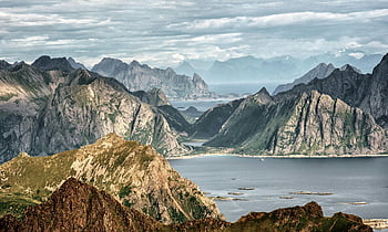 justadtinden, lofoten, Νορβηγία, οροσειρά, ακτογραμμή, εναέρια θέα, γραφική λήψη από drone, εκπληκτική, φυσικό τοπίο, φιόρδ, βραχώδεις κορυφές