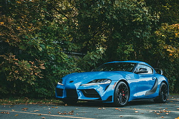 mobil sport biru, diparkir di jalan, dedaunan musim gugur, Desain ramping, mobil mewah, mobil biru, Mobil sport, mobil yang diparkir, parkir jalan, desain mobil