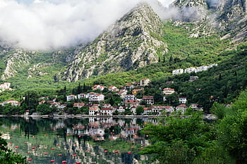 หมู่บ้าน Kotor Bay, ภูเขา, สะท้อนน้ำ, ภูมิทัศน์ที่สวยงาม, เมืองข้างภูเขา, ใกล้ทะเลสาบ, วิวทิวทัศน์, มอนเตเนโก, เมืองชายฝั่งทะเล, ความงามของธรรมชาติ, การตั้งค่าที่เงียบสงบ