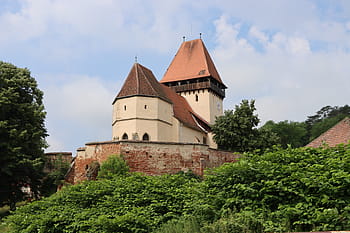 opevněný kostel, Ighișu nou, SIBIU COUNTY, 14. století, Ohrada, bašta, zvonice, rostlinné motivy, muzeum, historické architektury, zeleň