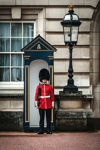 Royal Guard, Buckingham Palace, London, England, Queen's Guard, traditional uniform, lamp post, ceremonial duty, British monarchy, royal tradition, red uniform