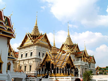 wat phra kaew, chrám smaragdového buddhy, Bangkoku, Thajsko, hnědý a bílý chrám, modrá obloha, nádherný výhled, Thajská architektura