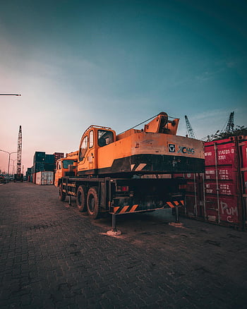 orange schwere Ausrüstung, geschäftiger Hafen, schwere Maschinerie, Behälter, Sonnenuntergang, Tanjung Priok, Jakarta, Kran, Fracht Container, Industriezene, Hafenbetrieb
