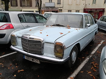mercedes, 220 d, W115, chalon sur saone, klassisk bil, vintagebil, parkert bil, høstløv, Europeisk lisensplate, gate scene, fronts