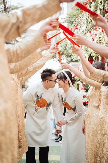 vietnamese Bride, vietnamese Groom, vietnamese Wedding, chinese Red Envelopes, groomsmen, bridesmaids, traditional Wedding, man, woman, couple, love