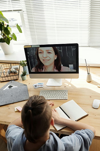 αγόρι, imac, εικονικό μάθημα, μαθητης σχολειου, δάσκαλος, εστιασμένη, οθόνη, γραφείο, σημειωματάριο, πληκτρολόγιο, ηλεκτρονική μάθηση