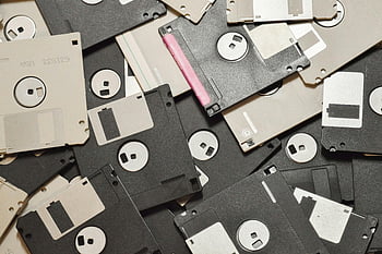 disket, penyimpanan antik, teknologi retro, penyimpanan data, berbagai macam cakram, sejarah komputer, media lama, nostalgia masa kecil, koleksi cakram, Teknologi 80-an, Teknologi tahun 90an