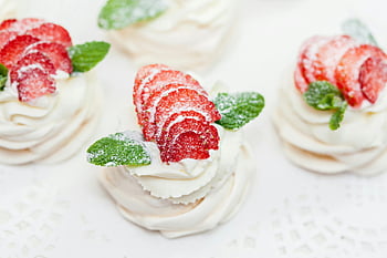 ขนมเมอร์แรง, สตรอเบอร์รี่, ใบสะระแหน่, ขนม, ใกล้ชิด, สตรอเบอร์รี่สด, สะระแหน่, รสชาติ, อร่อย, หวาน, วิปครีม