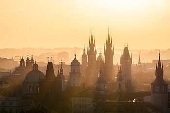 Praha, budov, svítání, Příroda, západ slunce, sluneční paprsky, slunečního světla, věže, kostel, chrám, katedrála