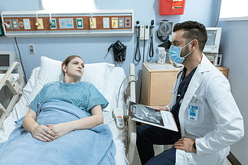 医師、 患者、 病院用ベッド、 開業医、 健康の詳細、 病院の環境、 医療相談、 医師;医療従事者、 患者ケア、 健康診断、 病室