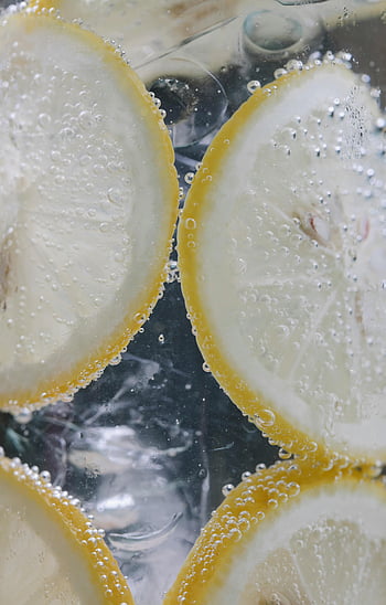lemon slices, sparkling water, bubbles, close-up, glass, water, lemon, ice cubes, refreshing drink, citrus, beverage