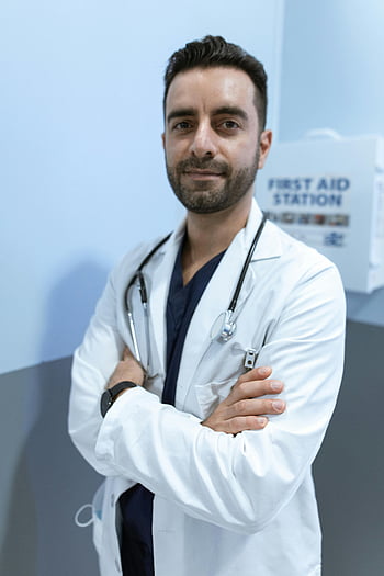 doktor, laboratorní plášť, stetoskop, sebejistý, mužský lékař, zkříženýma rukama, portrét, Lékař, Stanice první pomoci, zdravotnický pracovník, lékařské prostředí