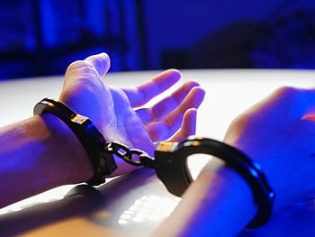 pouta, černá pouta, vymáhání práva, modré osvětlení, detail, pouta ruce, policie, zatknout, omezení, zločin, spravedlnost