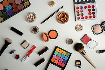 skønhedsprodukter, makeup, fladt læg, hvid baggrund, Levende samling, kosmetik, øjenskygge paletten, læbestift, make-up pensler, rødme, neglelak