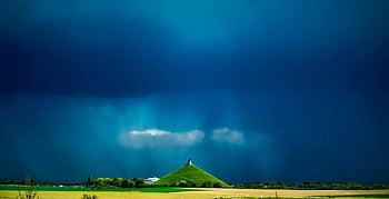 grön kulle, blå himmel, stormiga himmel, Waterloo Battle Memorial, ikonisk vy, landsbygdens landskap, dramatiska moln, historisk plats, utomhus landskap, naturlig skönhet