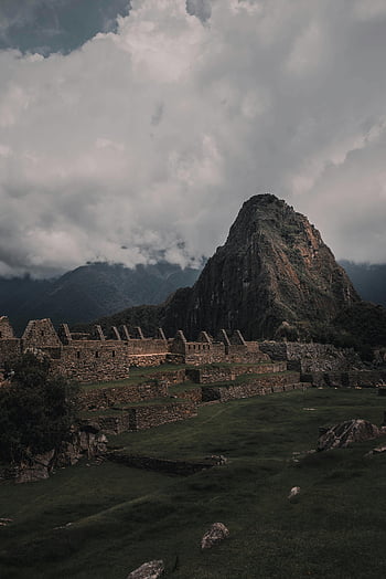 Machu Picchu, Perù, rovine mistiche, Montagna drammatica, cielo nuvoloso, architettura antica, Civiltà Inca, destinazione del viaggio, sito storico, meraviglia naturale, paesaggio scenico