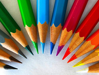 zelená červená žlutá, Živý detail, nabroušené tužky, kruhový vzor, umělecké pomůcky, Kreativní nástroje, Barevné tužky, papírnické zboží, Nástroje na kreslení, Umělecké materiály