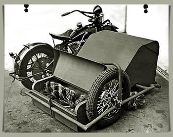 pramuka India, 1930-1931, layanan kebersihan kota, sepeda motor, sespan, sikat, vintage, hitam dan putih, pembersihan jalan, kendaraan utilitas, retro