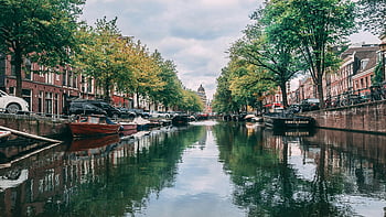 Canale di Amsterdam, barche sul fiume, edifici storici, vista panoramica, corso d'acqua, iconico Amsterdam, barche sul canale, scena del canale, Paesaggio di Amsterdam, Riflessioni del canale, paesaggio del canale