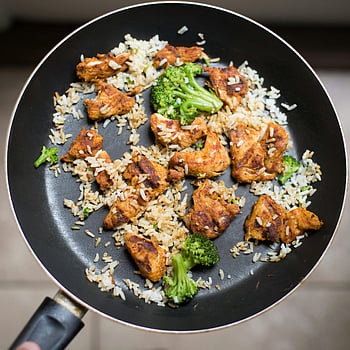 White Rice, Chicken, Broccoli, Black Non-stick Pan, stir fry, flavorful meal, frying pan, delicious chicken, broccoli rice, cooked meal, non-stick pan