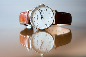 Cavaliere bianco, orologio analogico, 2:12 volta, orologio classico, Cinturino in pelle, Guarda la riflessione, orologio da vicino, orologio da polso, orologio di lusso, guarda la fotografia