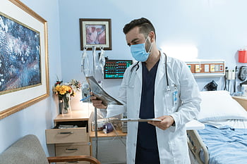 doktor, obličejová maska, rentgenový film, nemocniční pokoj, Diagnóza pacienta, Lékař, Nastavení zdravotní péče, lékařské vybavení, trpělivá péče, lékařské vyšetření, zdravotnický pracovník