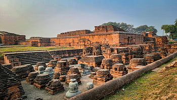Nalandské archeologické muzeum, starověké zříceniny, Nalanda University, indického dědictví, archeologie, historické místo, starověké architektury, kulturní památka, cihlové konstrukce, kamenné sochy, dědictví