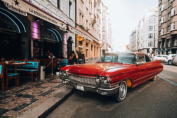 kırmızı araba, eski model araba, Prag sokak, klasik araba, kırmızı eski model araba, kafe, canlı sokak, Prag, park etmiş araba, sokak sahnesi, kentsel ayarı