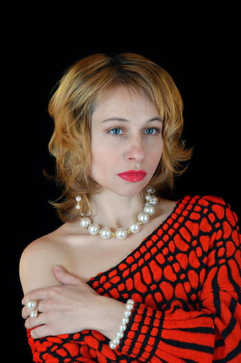 woman, necklace, pearl, chaplet, bijouterie, model, fashion, retro, accessories, vintage, portrait