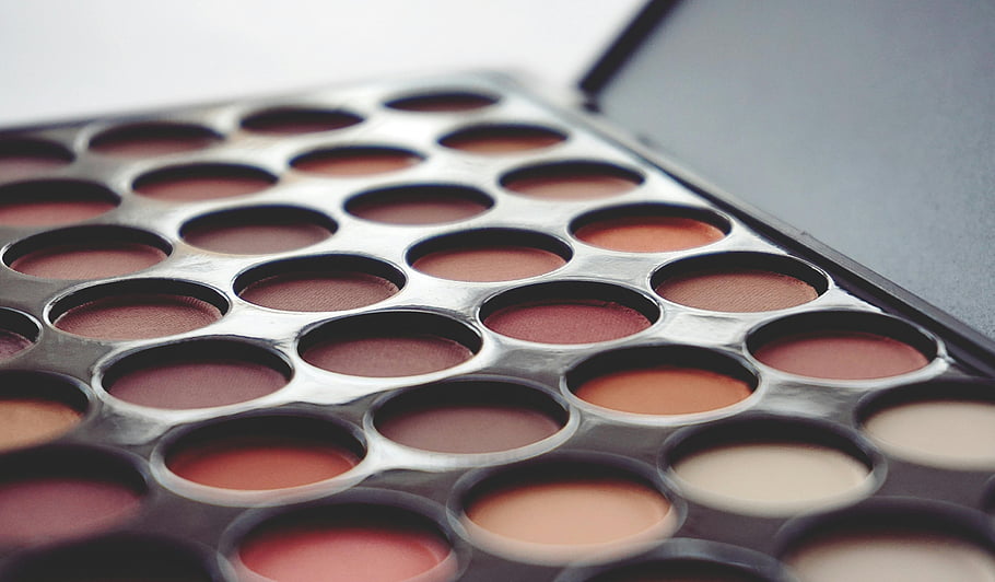 paleta očních stínů, nejrůznější odstíny, zářivé barvy, Make -up nadšenci, různé textury, kosmetických výrobků, Kosmetické příslušenství, make-up nástroje, Kolekce očních stínů, make-up paleta, Základy make -upu