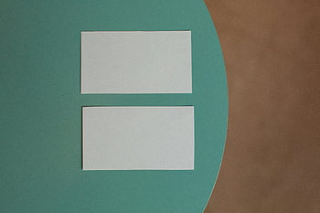 üres névjegykártyák, türkizkék, minimalista makett, tervezési előadások, egyszerű design, névjegykártya -tervezés, asztalfelület, üres kártyák, minimalista design, bemutató tervezés