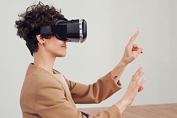 donna, realta virtuale, occhiali vr, esperienza immersiva, vr auricolare, tecnologia, avvincente, interattivo, futuristico, gioco, divertimento
