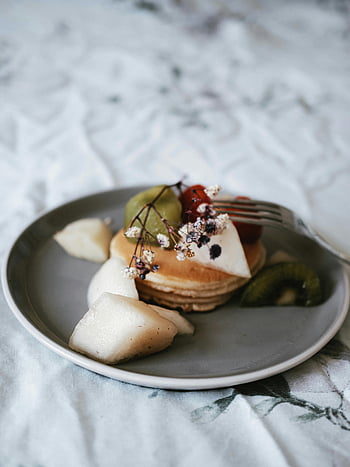 pancakes, fresh fruit, grey plate, tasty pancakes, fruit slices, flowers, breakfast, dessert, healthy food, food photography, plate of pancakes