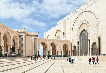 mešita hassan ii, casablanca, islámské architektury, Velká fasáda, venkovní aktivita, lidí, kteří jdou, Exteriér mešity, marocké architektury, Náboženské místo, kulturní památka, Severní Afrika