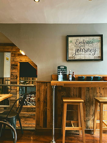 Hyggeligt cafeteria, Inviterer café, Træelementer, Inspirerende tegn, Hyggelig atmosfære, Træ interiør, cafe interiør, træmøbler, Cafe Indretning, hyggelig cafe, trævægge