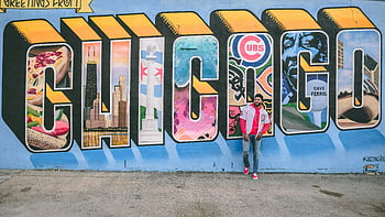 Chicago Street Art, fargerikt veggmaleri, Ikoniske bysymboler, mann poserer, urbane kunst, Chicago -symboler, street art veggmaleri, person poserer, CityScape veggmaleri, Chicago Mural, Street Art Chicago
