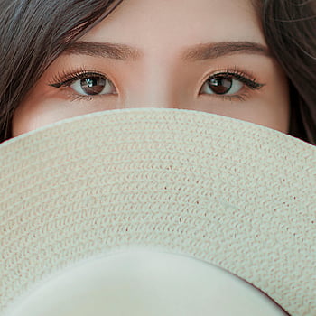 女性の目、 麦わら帽子、 閉じる、 スタイリッシュな帽子、 フェイスカバー、 魅惑的な写真、 女性の顔、 帽子の写真、 帽子の上の目、 クローズアップの肖像画、 スタイリッシュな麦わら帽子